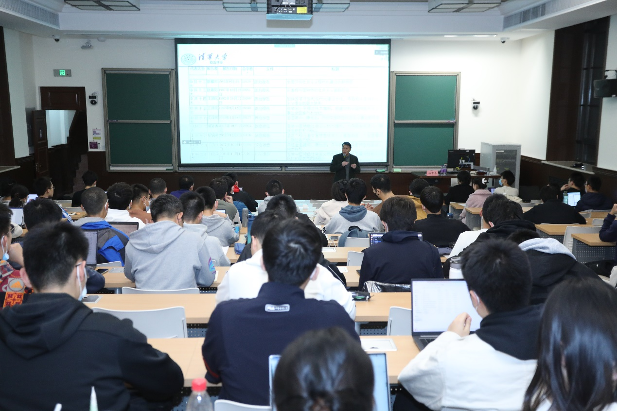 20221124-杨雪冬做客“求索·十年”论坛,讲述阅读二十大报告的三个路径-石方正-杨雪东老师讲座现场.png